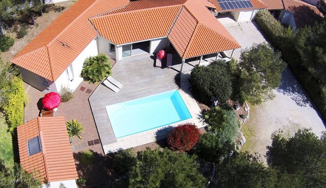 Spacious modern villa, quiet residential area, close to sea and pine forest