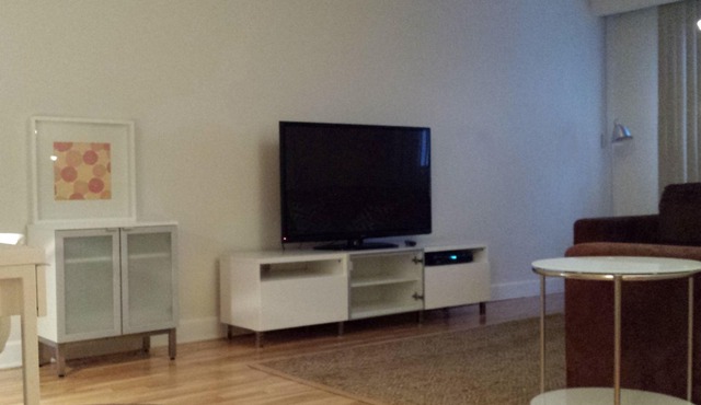 Spacious, Modern 2 Bedroom, 20mins to Downtown