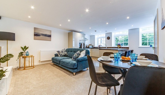 Spacious & Modern 2-Bedroom House