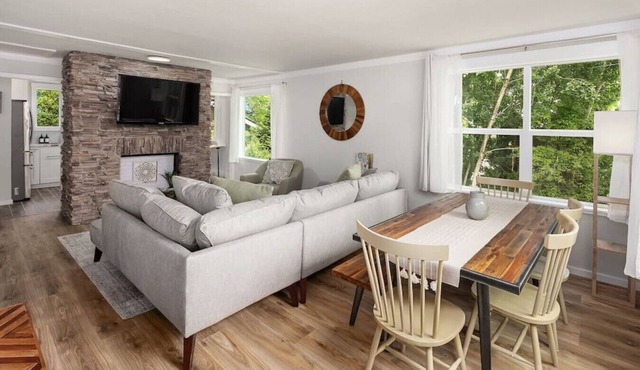 Spacious & Modern 3 Bedroom in Madison Valley