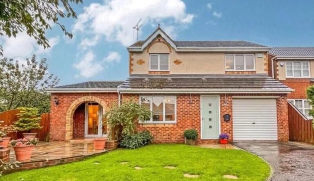 Spacious & modern 3 bedroom house in Peterlee