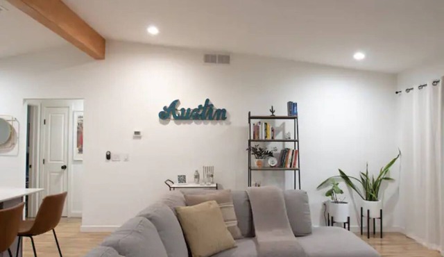 Spacious Modern 3BD/2BA 10-min drive to DT/Domainn