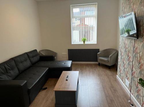 Spacious, Modern 3BR House, LFC, Free Parking