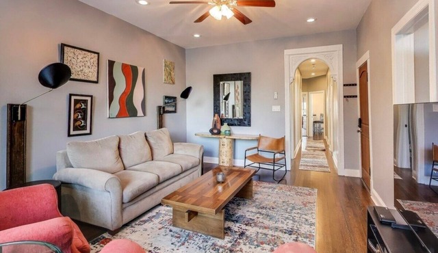 Spacious Modern 3BR Top‑Floor + Parking