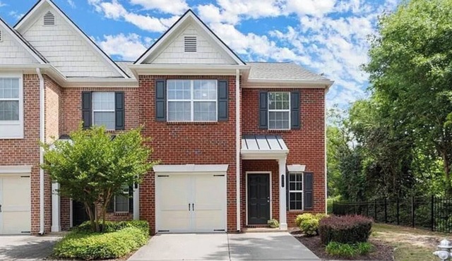 Spacious & Modern 3BR Townhouse