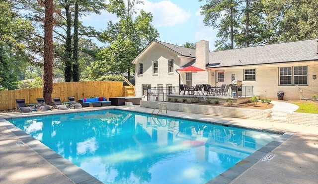 Spacious Modern 5 Bdrm,3 Bath, w/AirHockey,Foosball Table,HotTub &SUMMER:Pool