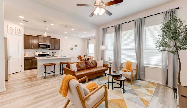 Spacious Modern 5 beds House in Troy