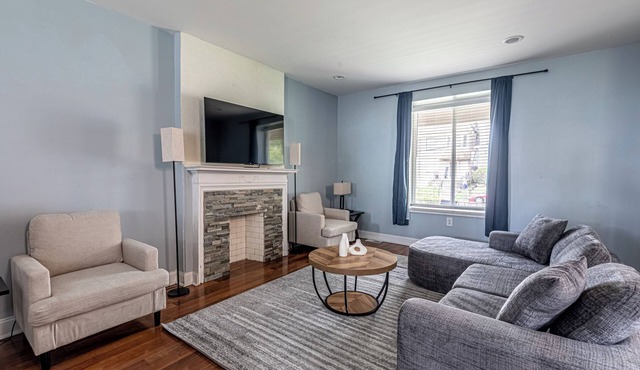 Spacious Modern 7BR Retreat ~ 3 Story Gem in Pittsburgh