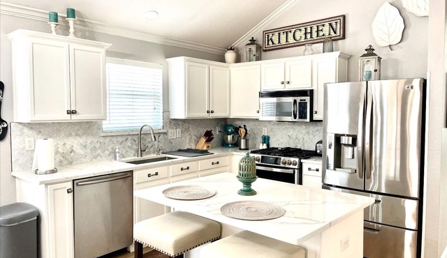 Spacious, modern and comfy 4 bedroom home!