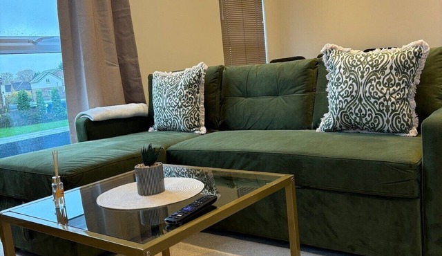 Spacious Modern Apartment in Addlestone