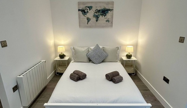 Spacious Modern Apartment in Addlestone