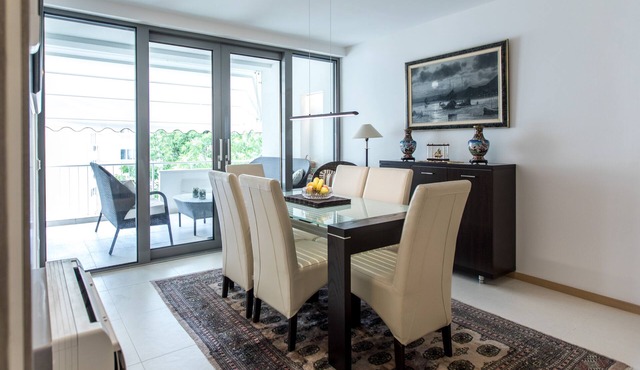 Spacious modern apartment close to the beach