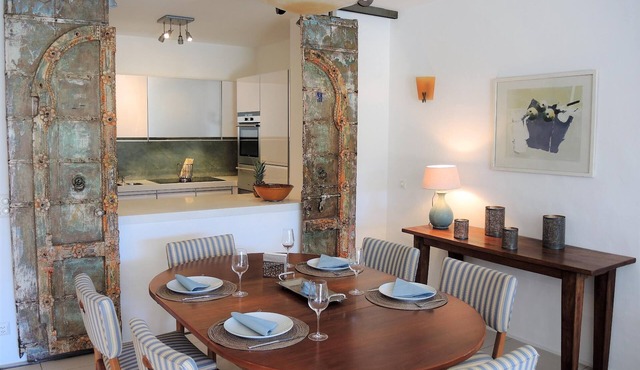 Spacious, modern apartment in a quiet location, indoor pool, sauna, near beach