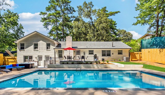 Spacious Modern ATL Getaway Pool HotTub GameRoom BBQ 14 max