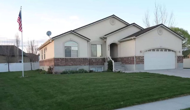 Spacious Modern Basement with Private Entrance