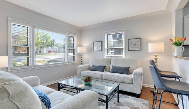 Spacious modern & central 3 bed/2 bath Renovated Garage W/D Pet-Friendly
