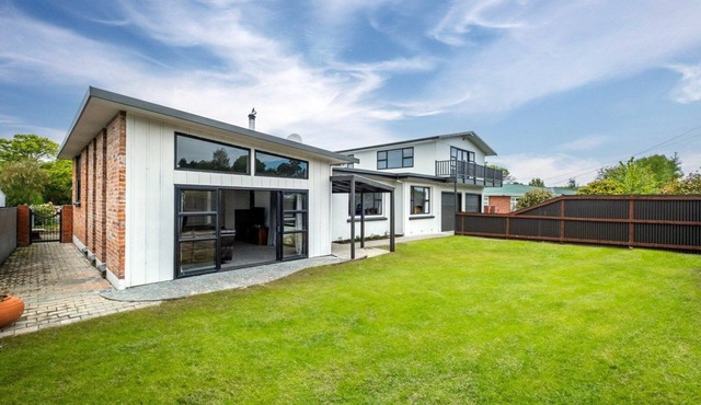 Spacious, modern, centrally located house.