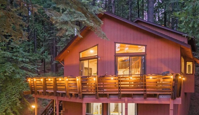 Spacious modern chalet w/fire pit, BBQ, games, ping pong - 5 min from Big Trees!