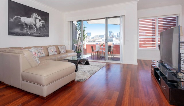 Spacious Modern Comfy 15 Minute Walk to CBD