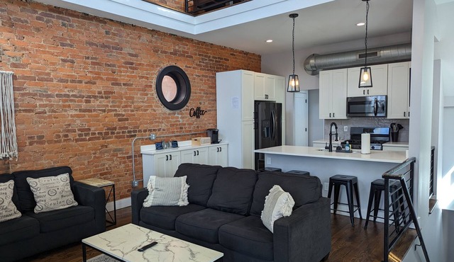 Spacious Modern Condo <10Mins to Events, Downtown, OTR, UC, Xavier, Hospitals