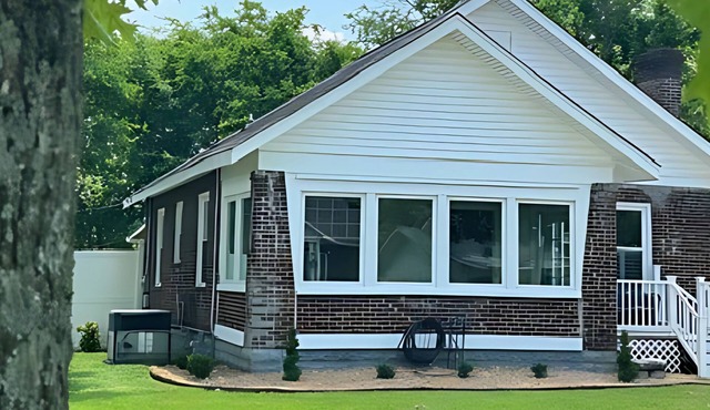 Spacious, Modern & Convenient Retreat in Historic Lebanon, TN, Sleeps 12