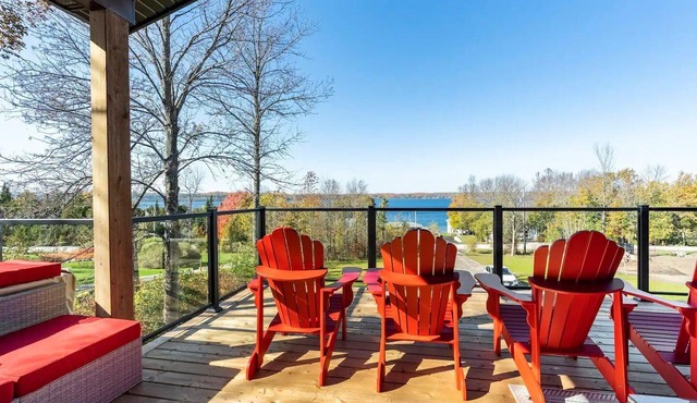 Spacious modern cottage with incredible views in the Bruce Peninsula