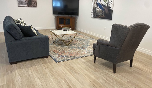 Spacious, modern executive suite with free parking and wifi