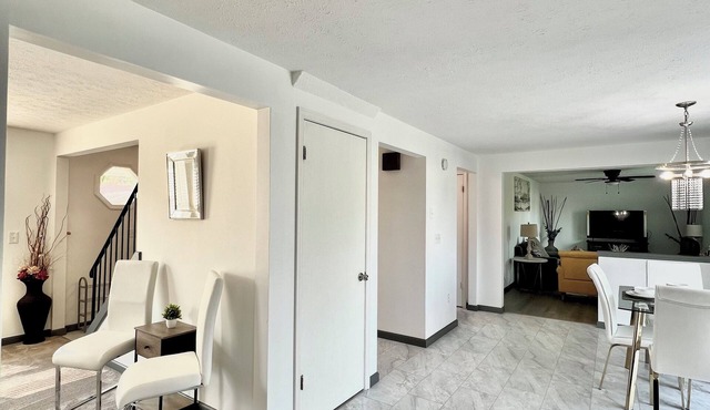 Spacious Modern Family Home - Prime Location