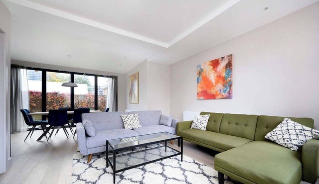 Spacious Modern Retreat in Greater London