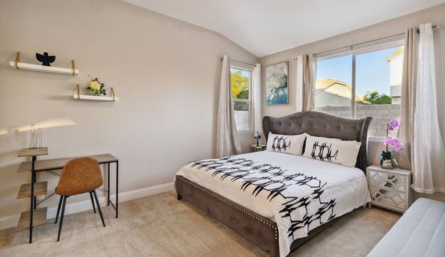 Spacious Modern Getaway For You