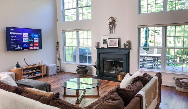 Spacious & Modern Home in Pinecrest Lake Golf Club. 3 Mi to Lake Naomi