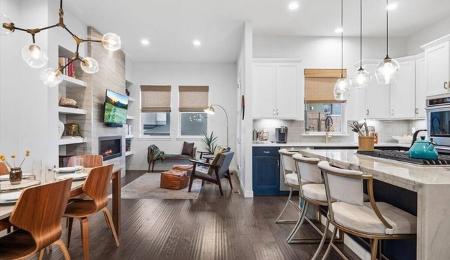 Spacious Modern Home: 3 En-Suites by Tennis Courts