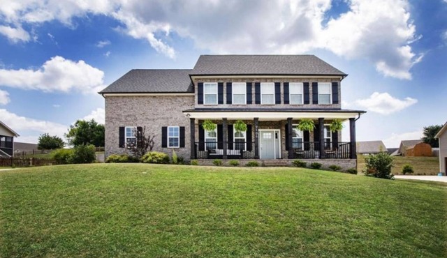 Spacious & Modern Home only 50 mls from Smoky Mtns