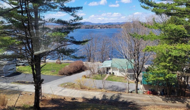 Spacious, modern, home by the lake!