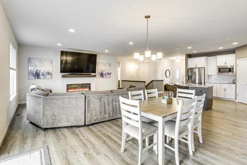 Spacious & Modern Home w/Deck in Oregon!