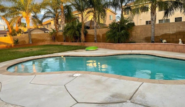 Spacious Modern Home with Swimming Pool