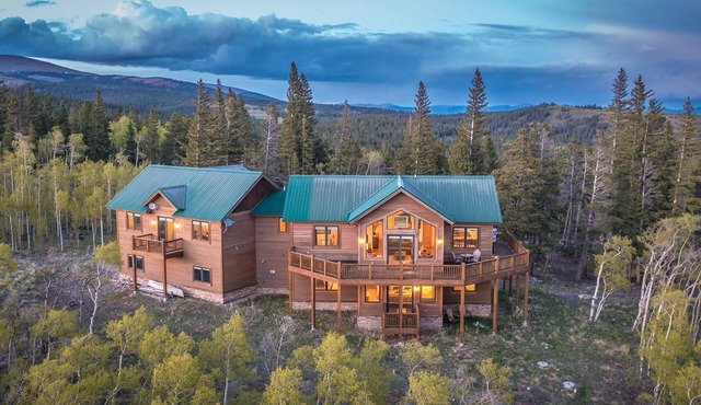 Spacious Modern home with Gorgeous Scenic views!