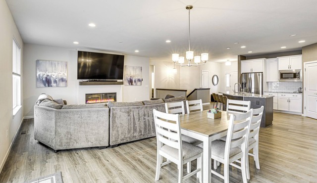 Spacious & Modern Home w/Deck in Oregon!