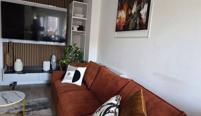 Spacious| Modern House |Close to Sites, beach,|Contractors, families welcome