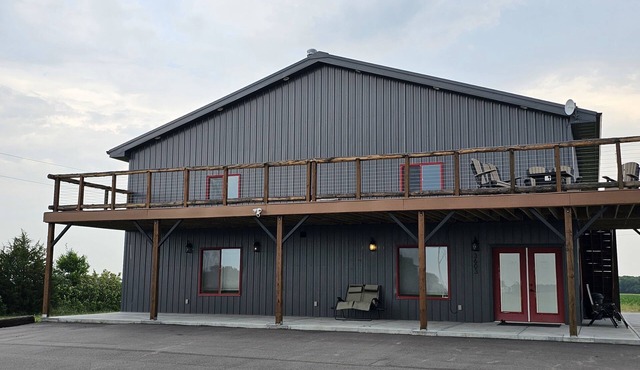 Spacious modern lodge outside of city