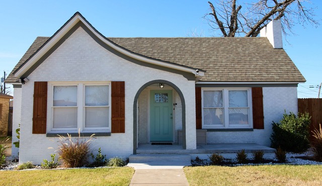 ✔ Spacious & Modern + Pool Table + Great Location