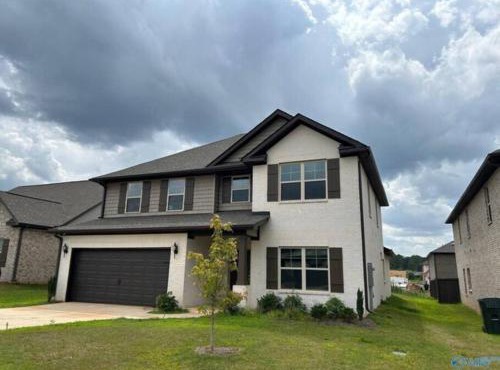 Spacious Modern Retreat Near Downtown