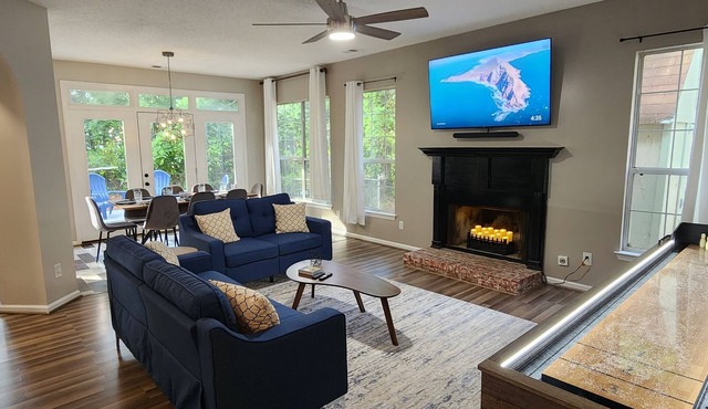 Spacious, Modern, Retreat 4BD, 3BA, inbetween downtown Savannah and Tybee Island