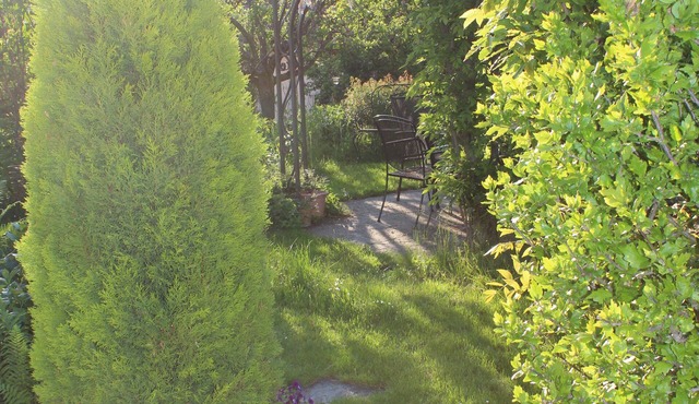 Spacious modern studio apartment in a detached single family house