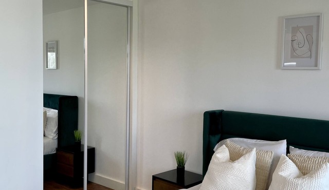 Spacious modern studio apartment in London