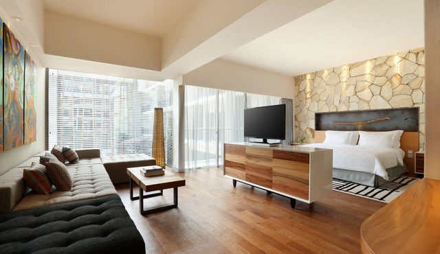 Spacious Modern Suite with Free Minibar Items (T Sand Suite4)
