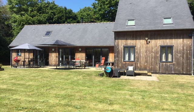 Spacious Modern Timber Framed House in Quiet Area Close to beaches