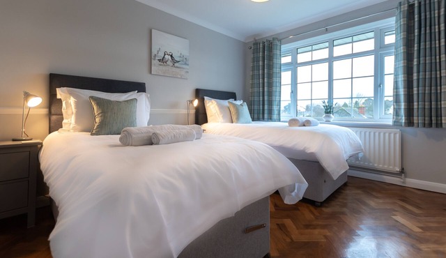 Spacious & modern two bedroom Maisonette Apartment