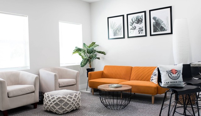 Spacious modern home, mins from downtown!