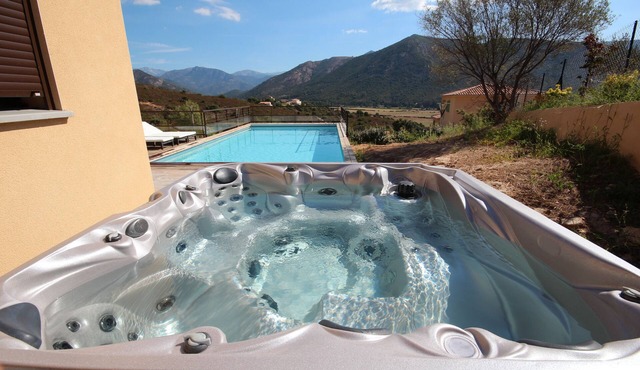 Spacious&modern villa (heated pool, spa, sea-view garden, 500m from beaches)